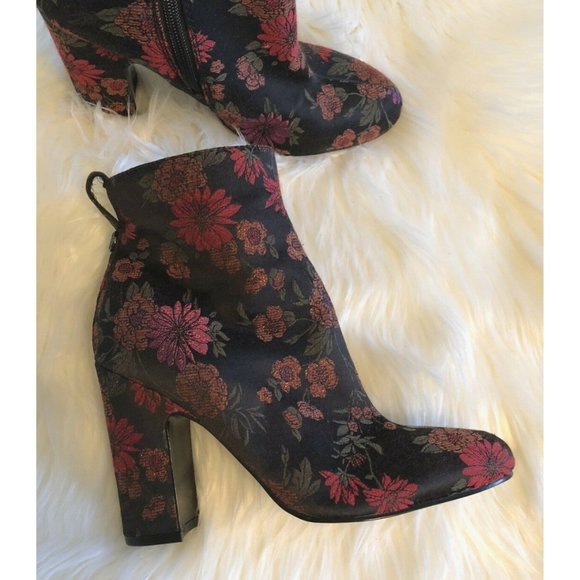 Guess Nasia3 FLORAL ANKLE BOOTS - Picture 3 of 7